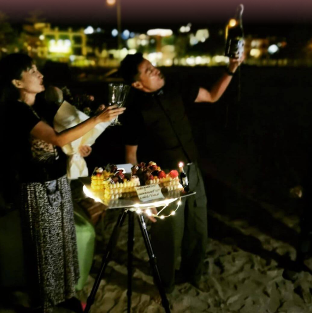 姜皓文庆祝结婚22年，表白爱妻：你开心我便安心！妻子曾拒绝生娃