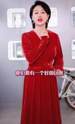 王姬图片(59岁王姬被质疑国籍，怒怼网友直言自己是中国人，曾赴美生活多年)