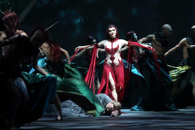 国蛋上演“水妖们的舞蹈”