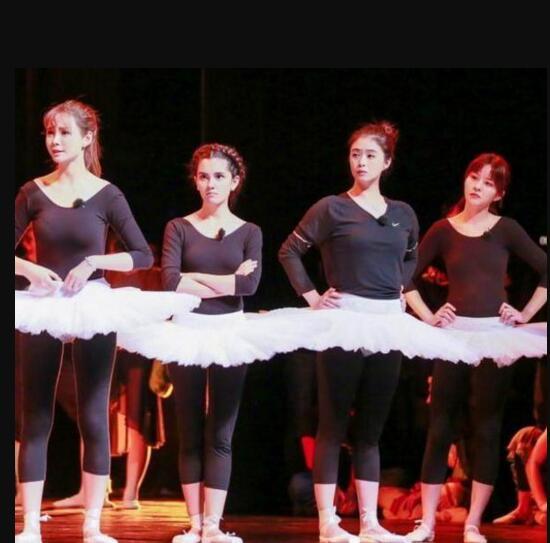 蒋欣和杨紫同框，身宽体大太壮实，果然90斤的脸140斤的身材