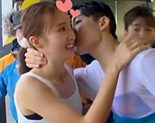 又一男星恋情曝光！曾舜晞带女子酒吧玩耍一同回家，女方身材消瘦