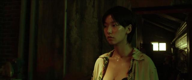 人质被绑匪百般虐待，就连喝水都被反绑双手！韩国最新犯罪电影