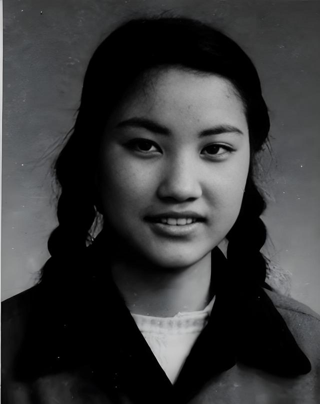 难得一见的老照片，15位大明星的学生时代，恰同学少年，风华正茂