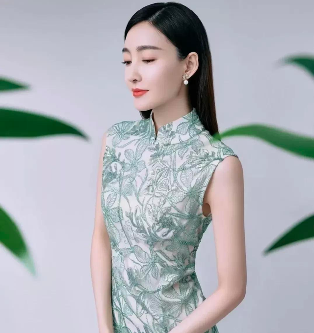 15位中国80后美女明星,个个美的不可方物,有没有你心动的女神?
