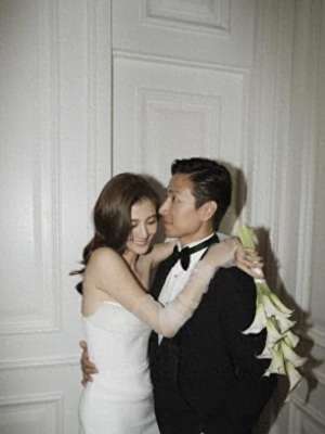 一入豪门深似海(吴千语跪拜公公豪门媳妇范儿十足，获赞情商高，网友在线催生)