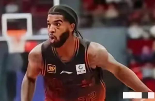 邱彪接受俱乐部采访:成绩不易,不满盖利克里斯情绪,对盖利耐心