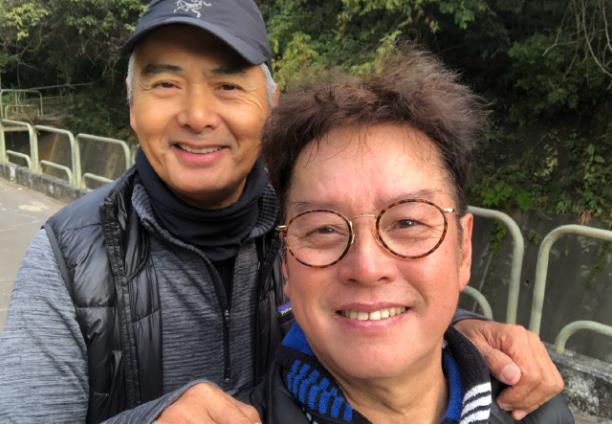 66岁赵雅芝与64岁吕良伟亲密同框，嫩似一对小情侣，与周润发似两代人