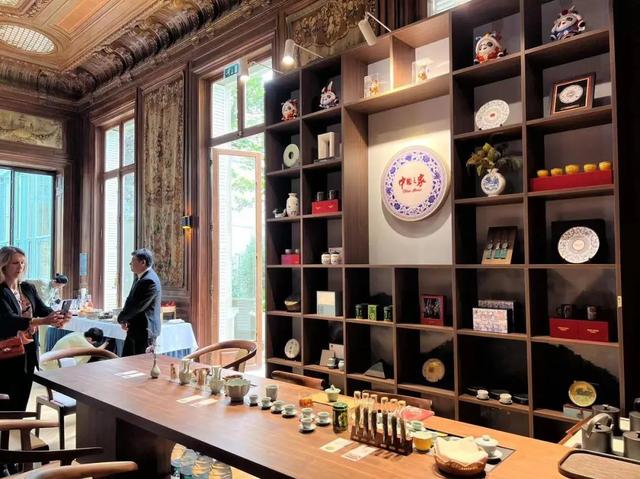 钱江观潮丨龙泉瓷人叶芳探寻千年瑰宝的青春密码 让青瓷走出博古架