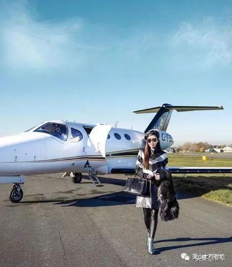 新加坡最有手段名媛，拥有全球最多爱马仕，如今44岁还在做网红