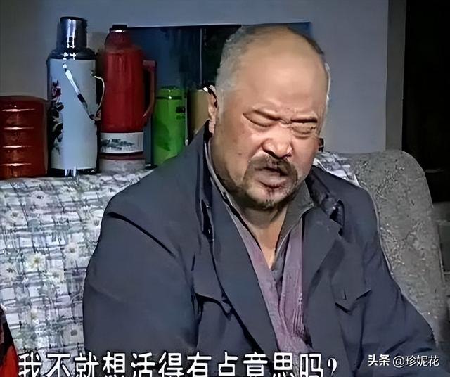 演员李琦不顾医生劝阻,每天2包烟加顿顿8两白酒,如今身体咋样了