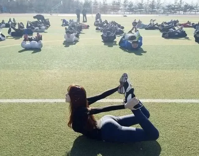 51岁马东锡迎娶小17岁女友，200斤猛男与神颜健身教练，被赞绝配