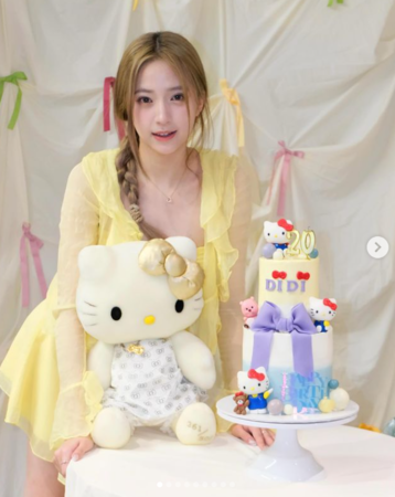 直击欧阳娣娣庆生「妮妮、娜娜全到齐」！低胸开2洞穿超辣  万人朝圣赞爆