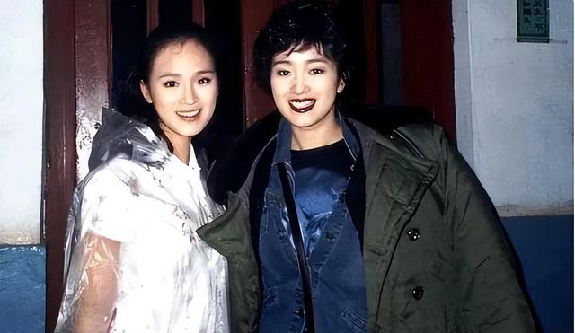 同人不同命，明星和替身太像！周杰伦爹妈分不清，杨幂替身笑掉牙