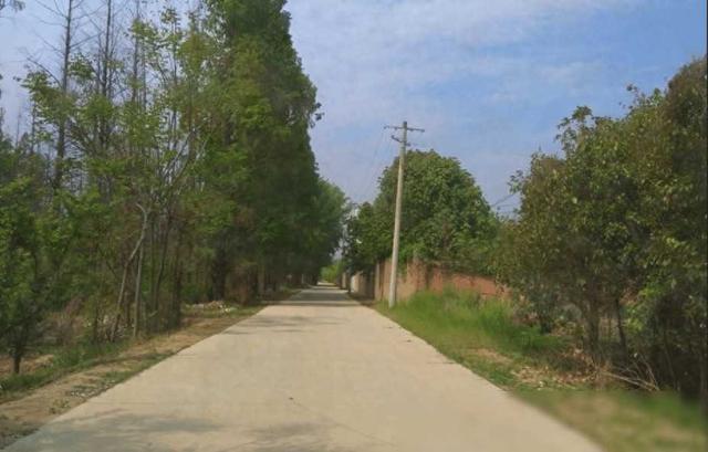 公公照看儿媳不避嫌，故意盯着儿媳哺乳谁不是掀起衣服喂奶？