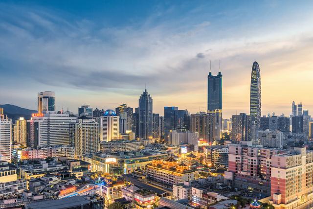 看不上李嘉诚还让王石滚蛋，这个深圳富豪到底什么来历？