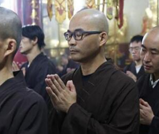 农村一小伙逆袭成富豪，上亿身家却抛妻弃子，跑到终南山剃度为僧