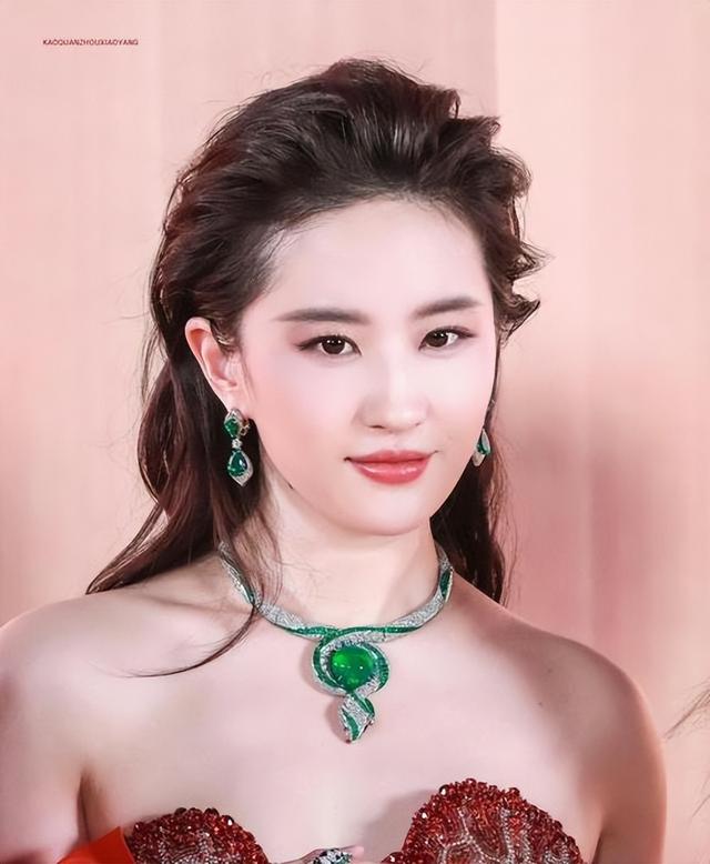 明明是整容脸,却成了颜值巅峰,这5位女星,动脸太成功了