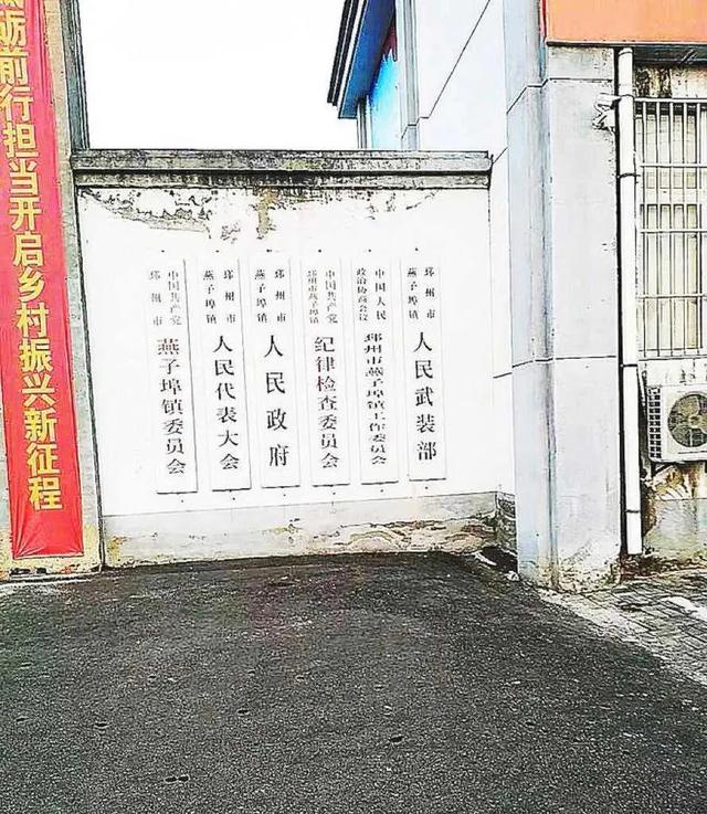 45岁局长出轨女下属，车震时大尺度聊天内容曝光，女方正面照流出