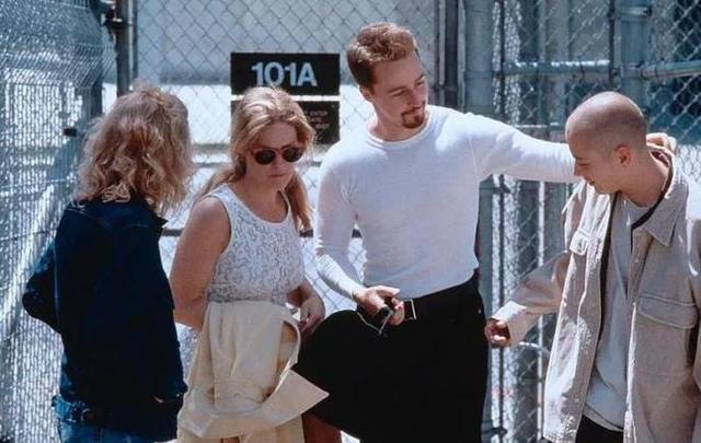 反复被禁播的6部大尺度电影，别说你一部没有看