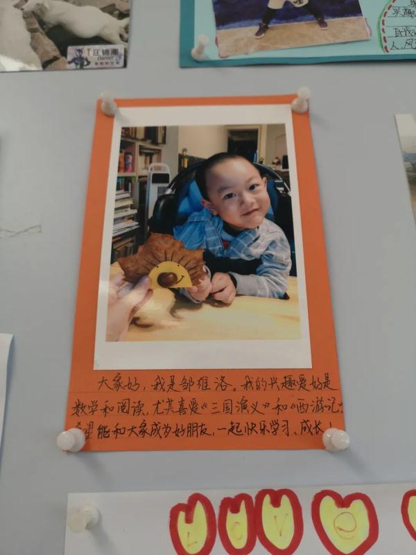 曾被判定活不过3岁,如今他坐着“变形金刚”上小学了