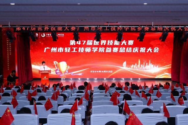 世赛冠军回校接受嘉许，新生：“他是我的偶像，希望自己也能多参加技能竞赛”