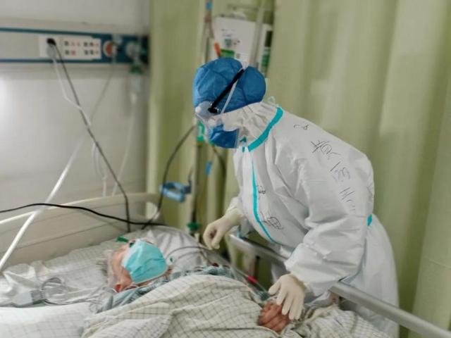 父亲给疫情一线90后女儿的一封家书