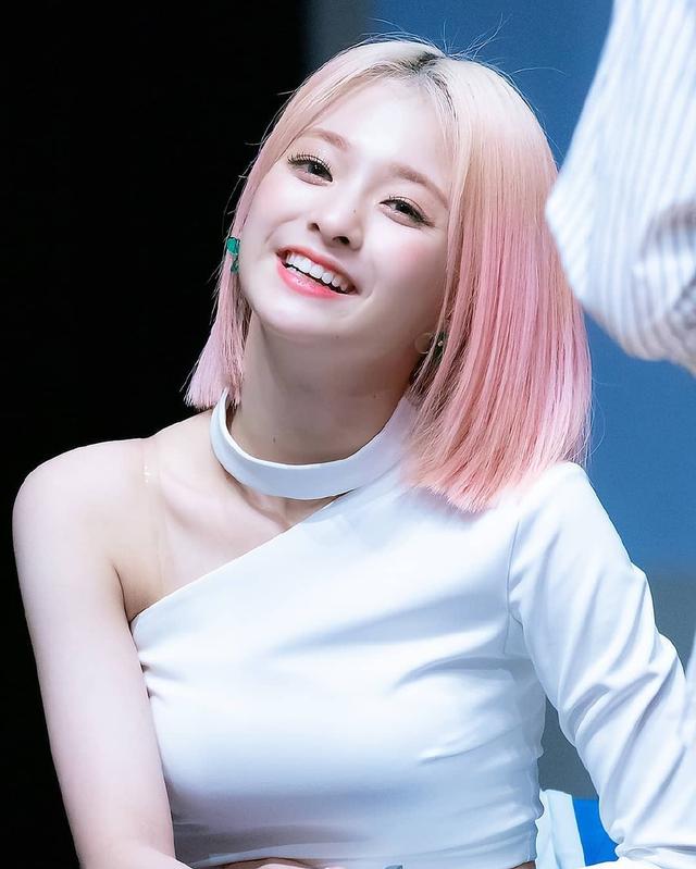 李娜炅，发色肤色让人羡慕