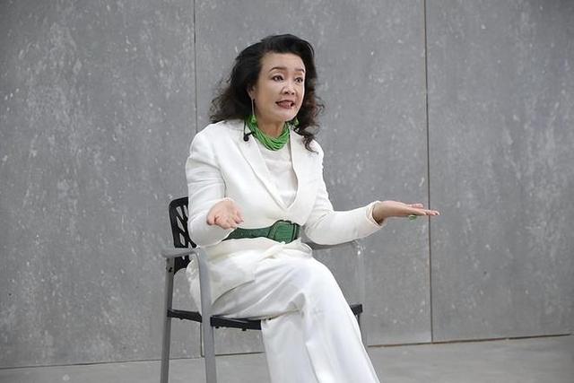 张兰幽默澄清自己与田益宾的关系，并在线教黑粉们如何黑自己