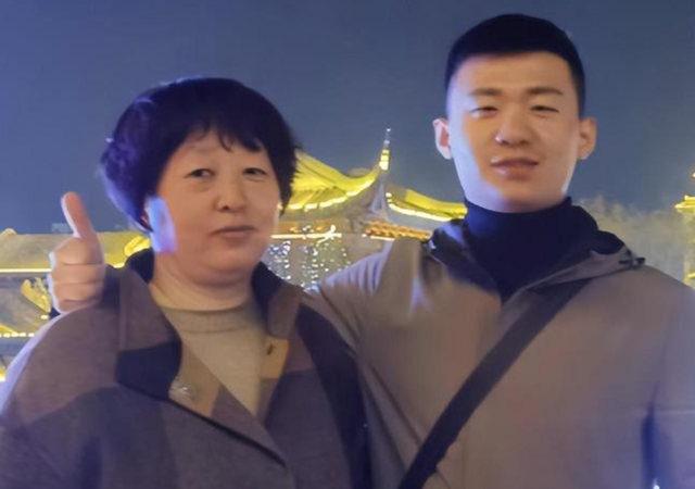 山东于欢案:生母被轮番羞辱,儿子怒捅4人后,千万国人为他求情