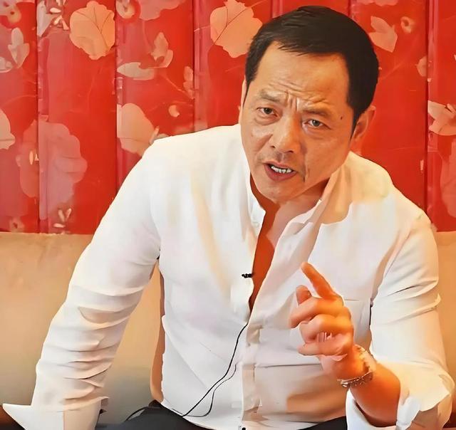 突发！“澳门教父”崩牙驹被曝禁入内地，疑为圈钱自费成立帮派