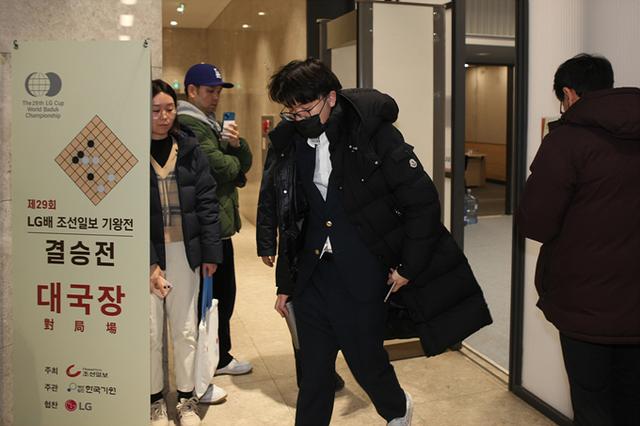 卑鄙是卑鄙者的通行证 高尚是高尚者的墓志铭