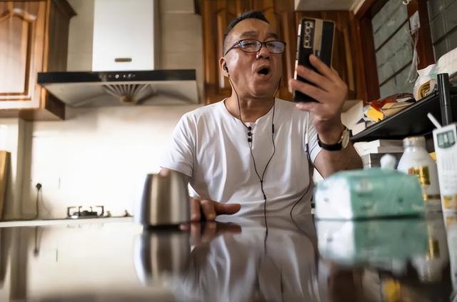 男星乔任梁去世7年：白发父母怀念他的方式招来谩骂