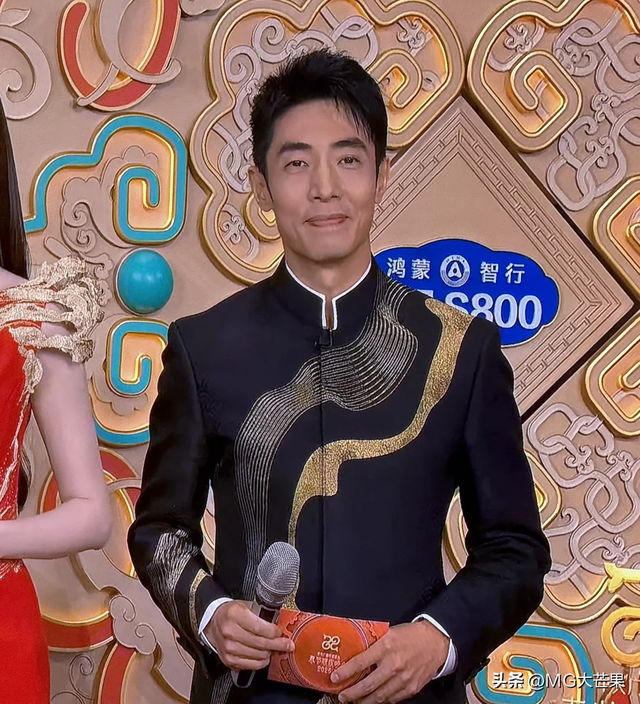 十二年已过，上届蛇年春晚主持人现状，把人生起伏展现的淋漓尽致