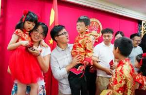 小花童(七夕节，小花童为新人甜蜜送祝福)