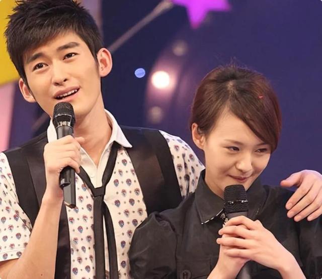 郑爽：从顶流到“老赖”人生崩塌背后的原生家庭、金钱与道德困局