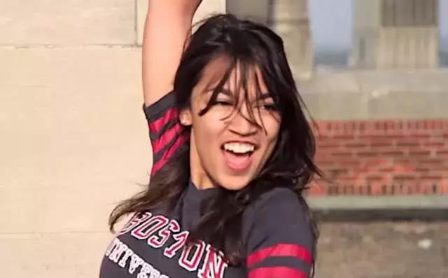 美国最年轻女议员热舞的视频火了！网友的槽点却是