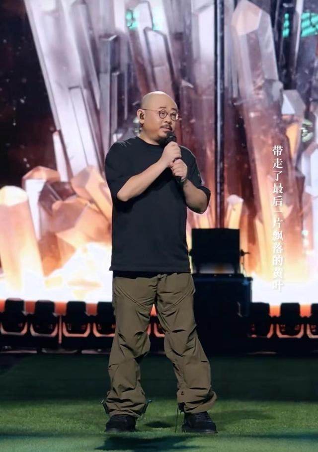 刀郎“复出”，“中年刀迷”疯狂追星，网友：刀郎的歌原来这么好听