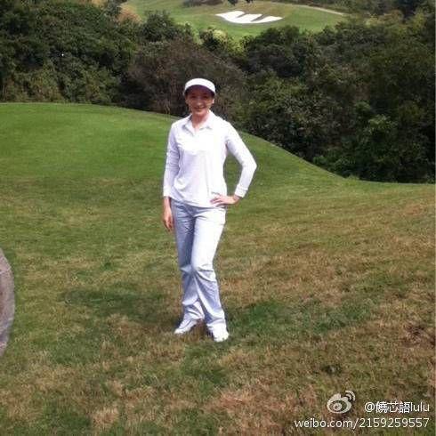 73岁老戏骨仍拍戏，二婚娶小37岁娇妻，全家福曝光儿子比老婆老