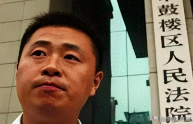 老人倒地没人管,“干嘛要扶”再惹争议,法官王浩被扒现状如何