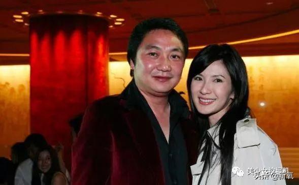 新加坡最有手段名媛，拥有全球最多爱马仕，如今44岁还在做网红