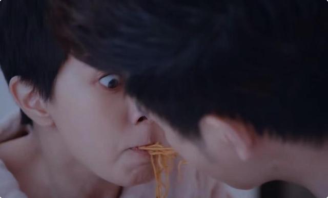 同样是拍吻戏，把辛芷蕾殷桃和杨幂放在一起对比，差距就出来了