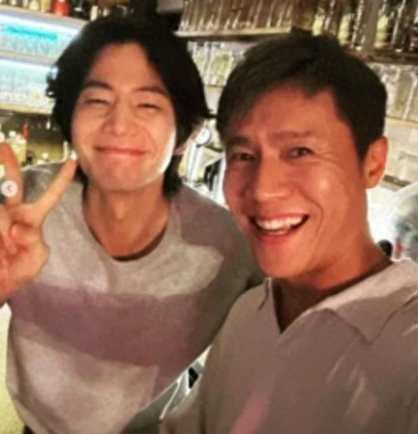 男星晒与宋再临合照，道歉“对不起没照顾好你”