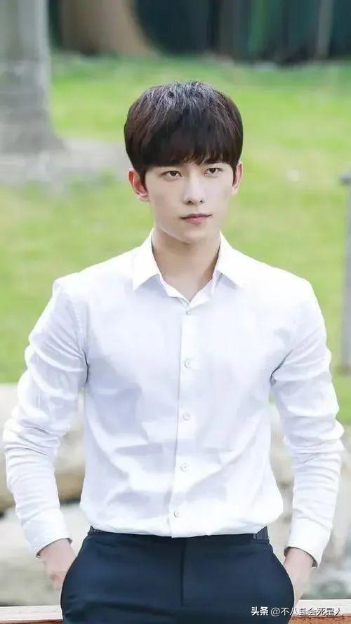 33岁杨洋晒照庆生，从众星捧月到无人问津，体现娱乐圈人情冷暖