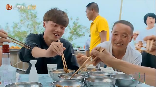 刘一鸣：变形计中最猛“干饭王”，嗦面3碗起步，变形结束胖14斤