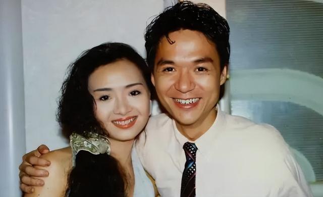 58岁叶子楣请明星朋友吃大餐，穿着青花瓷裙子，整个人瘦到显病态