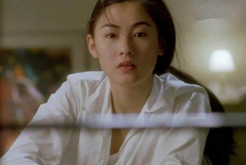 张柏芝晒与弟弟旧照 面容清秀鼻子挺翘