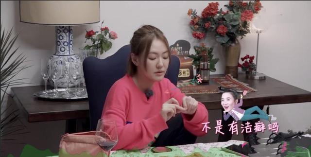 42岁仍未婚的小宋佳，综艺败坏路人缘，与名导张黎的感情成黑历史