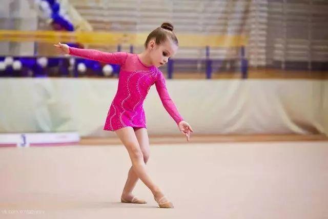 俄罗斯最炽手可热的小童模“米兰”长大了,唯美的洛丽塔就是她本人啦!