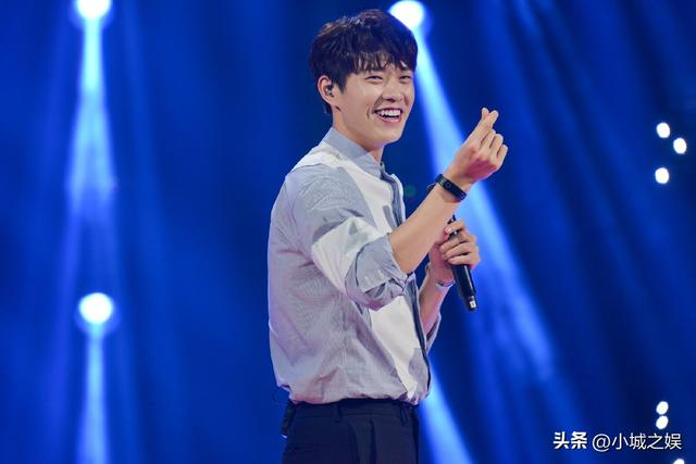 魏大勋这次是真的火了!家庭背景强大,出道15年多次因绯闻上热搜