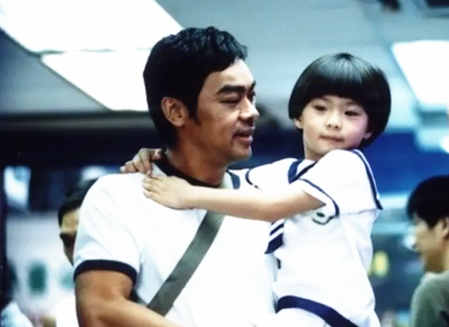 恭喜！23岁原岛大地宣布当爸，23岁妻子诞下儿子，父子长相相似